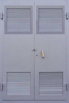 Техническая дверь с вентиляционной решеткой VR-1561, цена 25 800  руб.